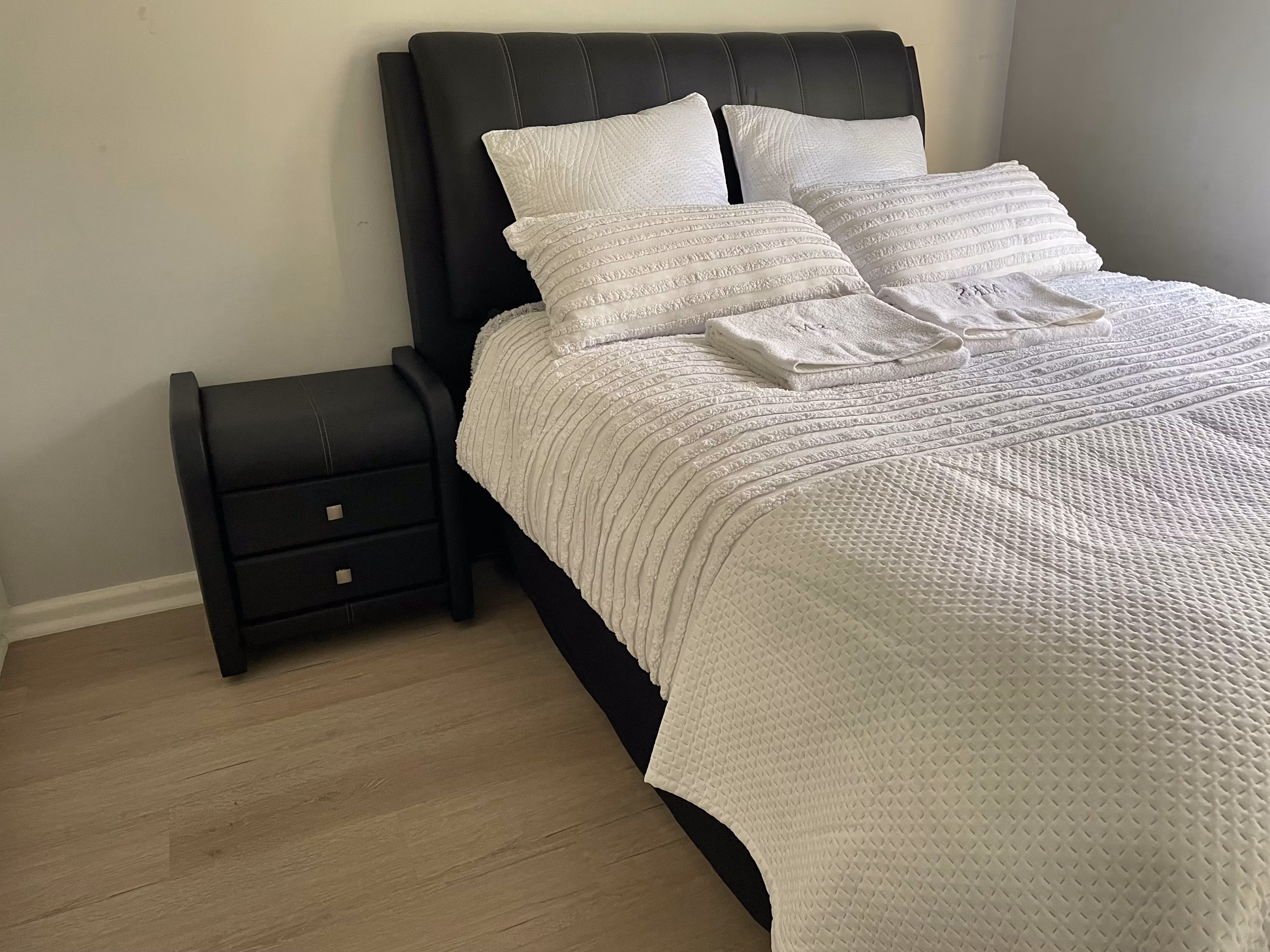 Main Bedroom — Mini Suits